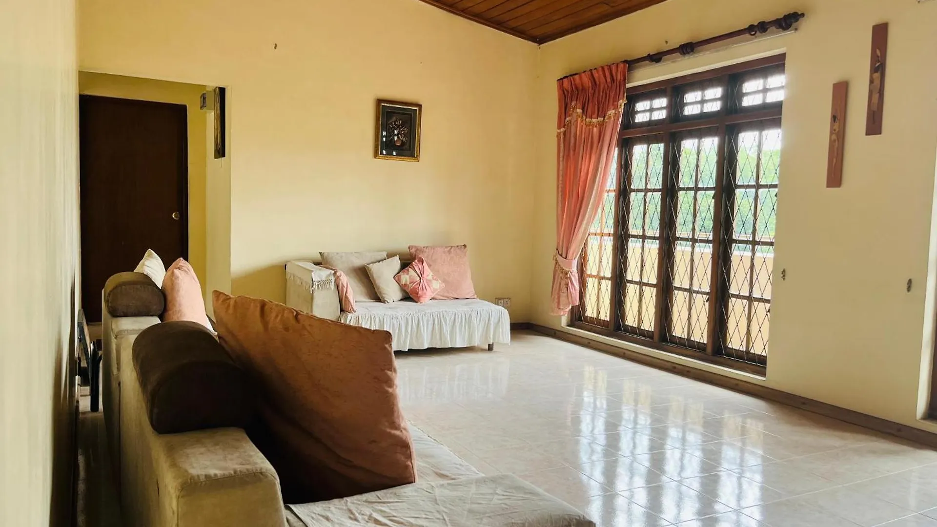Mountain Breeze Uplands Villa Kandy